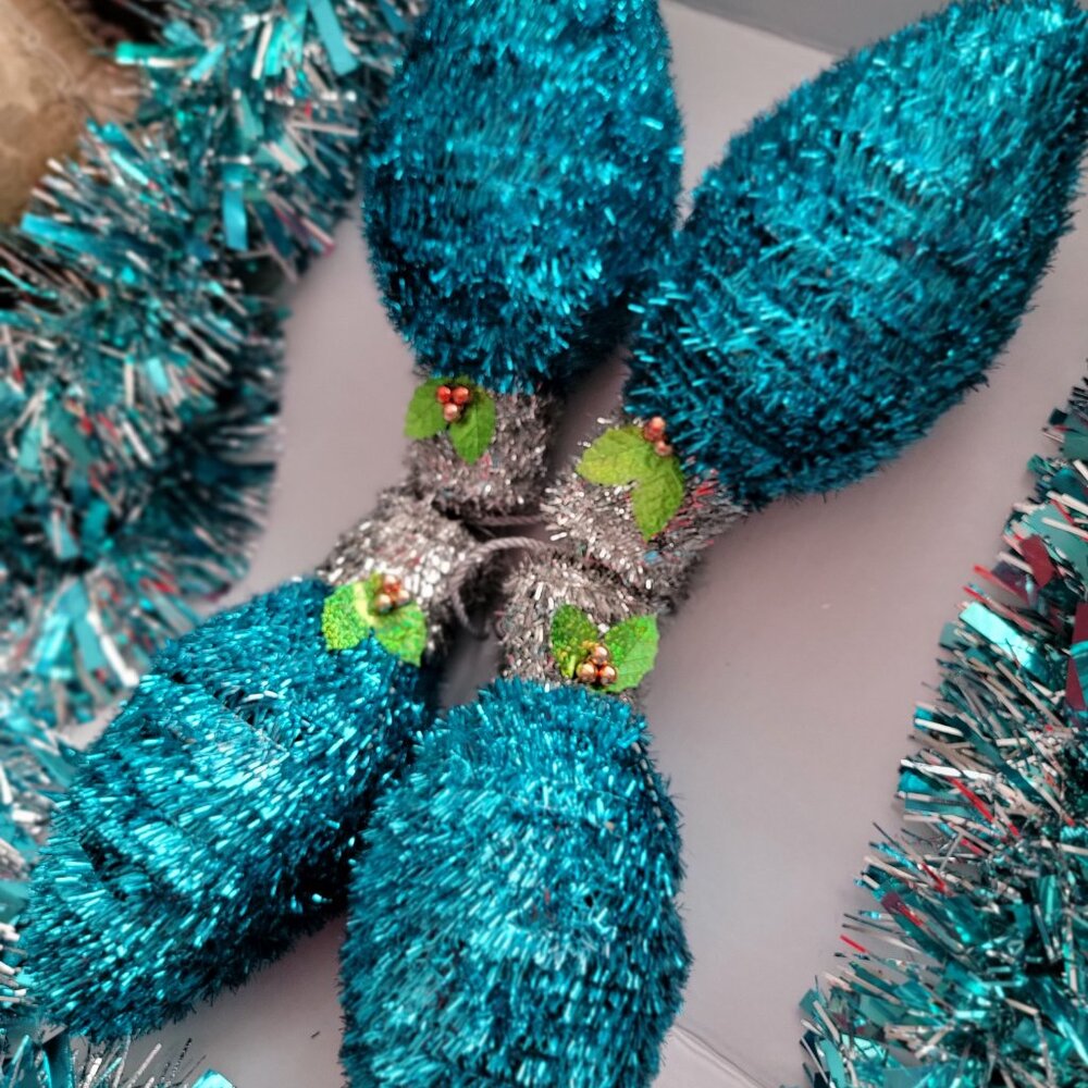 Metallic Christmas Tinsel Garlands & Decor